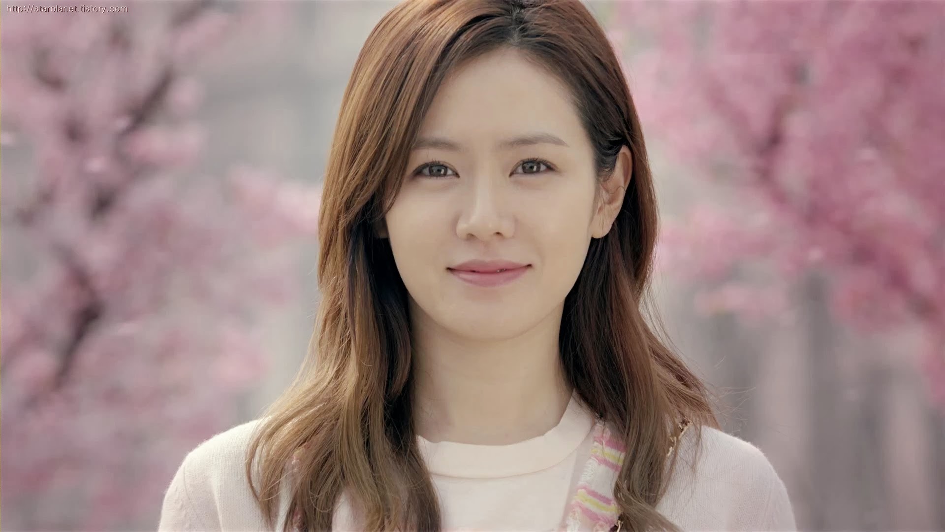 Leading actress Son Ye jin set to star  in K drama Inside 